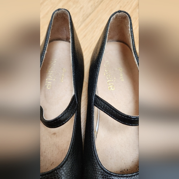 Anais & I girls black shoes. Like new - Picture 2 of 4